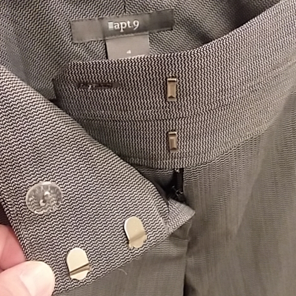 Capri pants - Picture 4 of 8